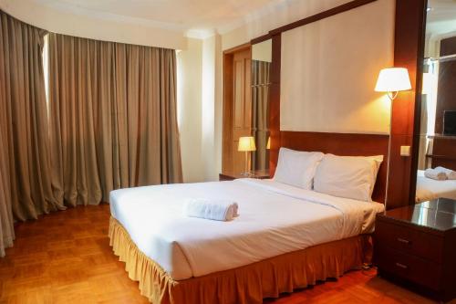 

Big 1 BR Park Royale Apartment By Travelio