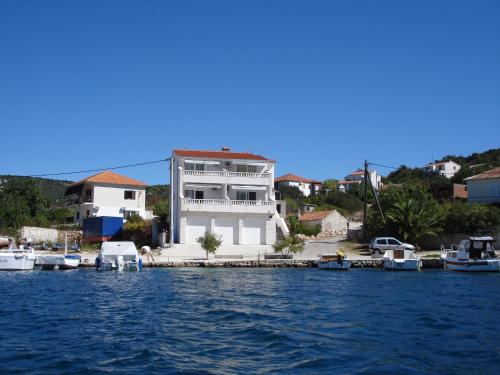 Apartments Mirko - Vinišće