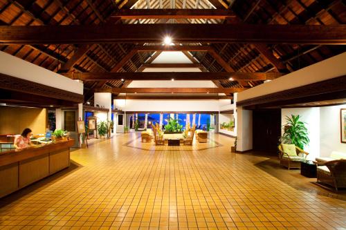 Empfangshalle, Palau Pacific Resort & The Pristine Villas and Bungalows in Meyungs