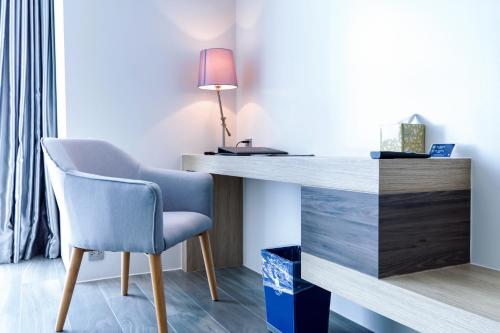 room detail thumbnail 2