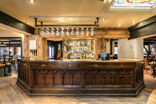 Bar/ Salón, The Angel & Blue Pig in Lymington