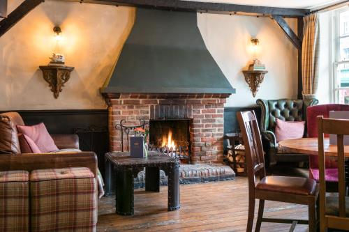 Bar/ Salón, The Angel & Blue Pig in Lymington