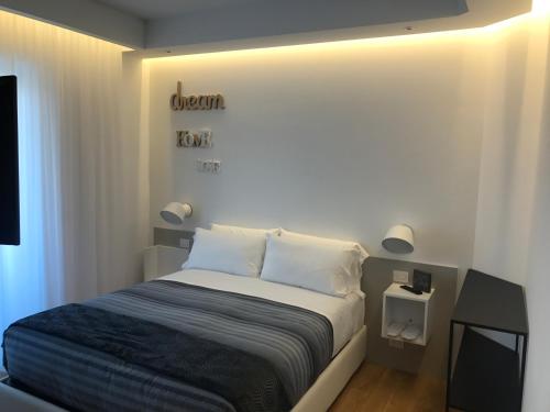 King Room with Balcony image 10