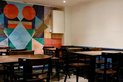 Plug inn Montmartre by Hiphophostels - image 5