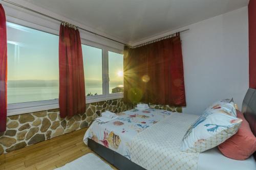 One-Bedroom Apartment image 10