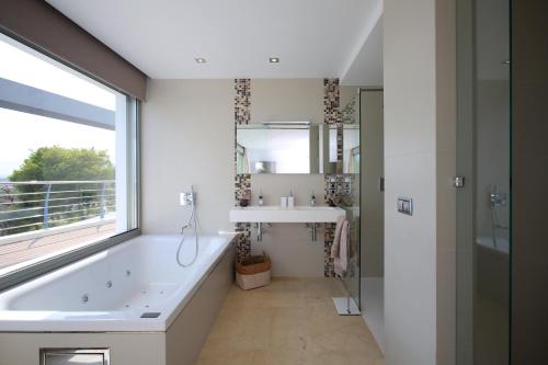 Holiday Home image 9