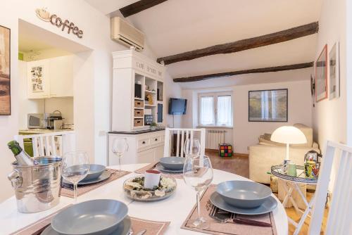 Penthouse with Terrace in the Heart of Rome - image 5