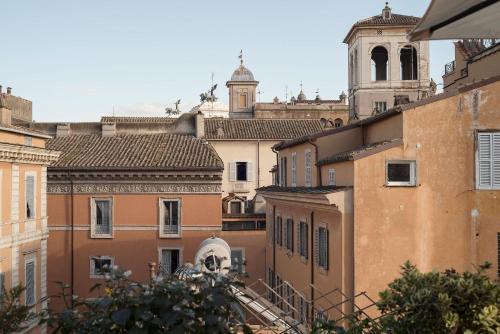 Penthouse with Terrace in the Heart of Rome - image 7