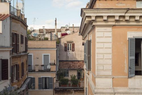 Penthouse with Terrace in the Heart of Rome - image 13