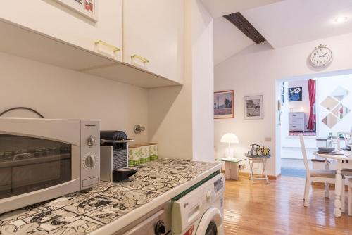 Penthouse with Terrace in the Heart of Rome - image 14