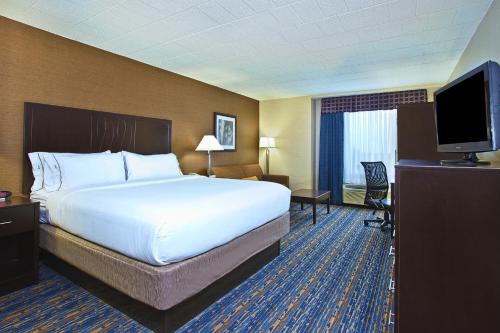 Holiday Inn Express and Suites Pittsburgh West Mifflin, an IHG Hotel