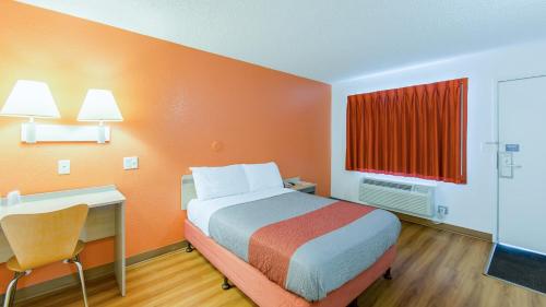 Motel 6-Medford OR - North - image 9
