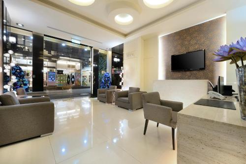 Entrance, Hu Yue Lakeview Hotel in Nantou