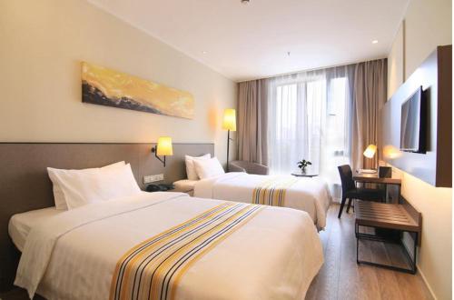 Homeinn Hotel Boutique Shanghai Pudong Airport Branch Homeinn Hotel Boutique Shanghai Pudong Airport Che is perfectly located for both business and leisure guests in Shanghai. The property offers guests a range of services and amenities designed to provi