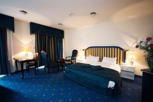 2 twin beds