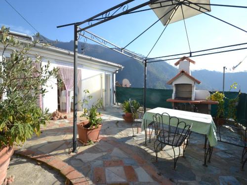  Modern Holiday Home in Montignoso near Aghinolfi Castle, Pension in Montignoso