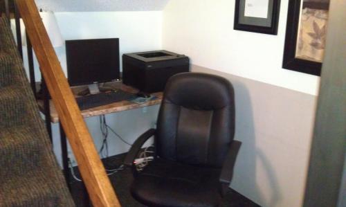 مركز الأعمال, Super 8 By Wyndham Newburgh/West Point Stewart Intl Airport in نيوبورجه