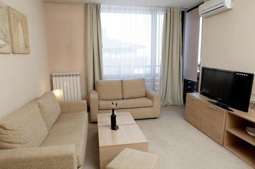 Standard Plus One-Bedroom Apartment image 7