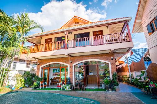 Happy in Pai, Pai