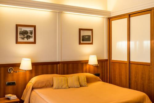 Classic Double or Twin Room with Balcony and Partial Sea View