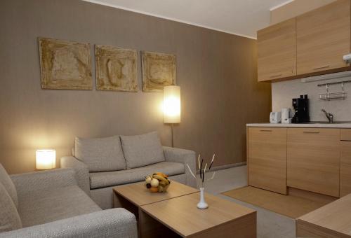 Standard One-Bedroom Apartment (2 Adults + 1 Child) image 3