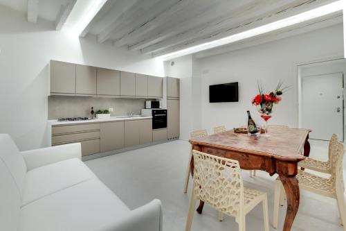 Bacchus Venice Residence - image 3