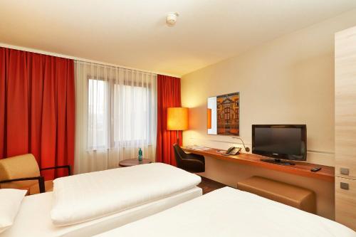 2 twin beds
