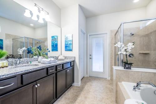 Seven-Bedroom Villa 8952 - image 3