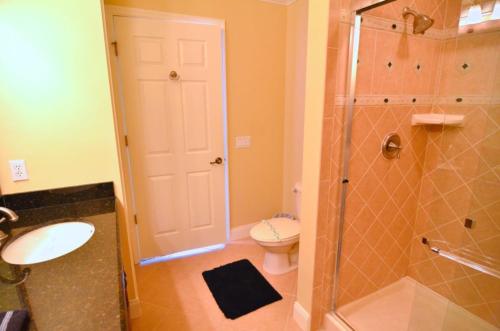 Three-Bedroom Apartment 7468 - image 8