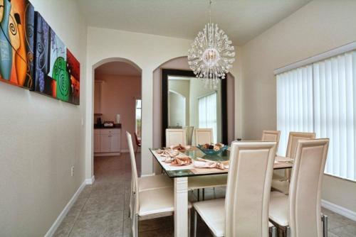 Four-Bedroom Villa 616 - image 8