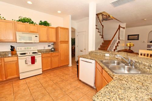 Six-Bedroom Villa 203 - image 8
