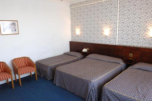 Queens Hotel - image 6