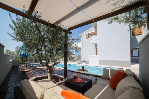 Seaside Villa on a very quiet location, heated pool and panoramic view, 170 m from the beach