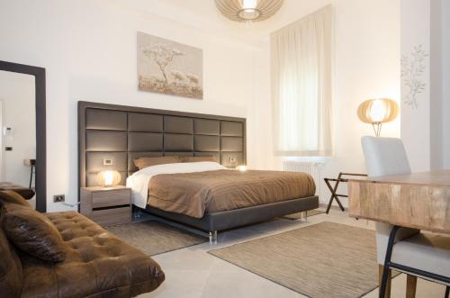 1 queen bed, 1 twin bed