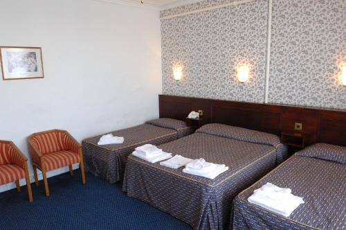 Queens Hotel - image 7