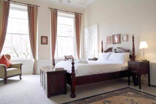 3 Bedroom Flat In City Centre Sleeps 6, Edinburgh, Edinburgh and the Lothians