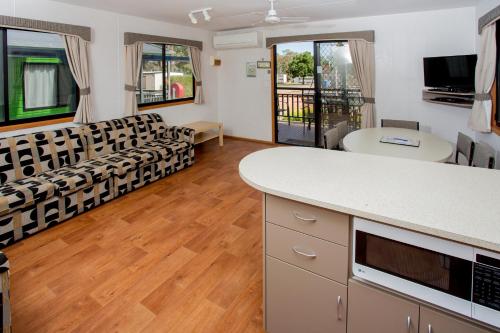 2 bedrooms, 3 beds