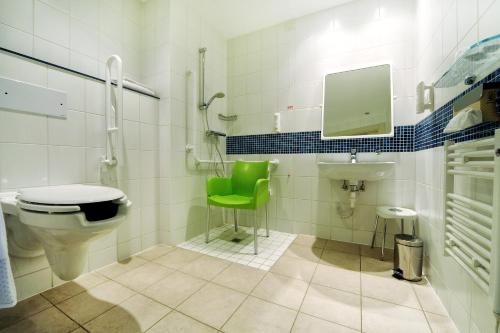 room detail thumbnail 2