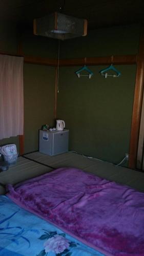 Guesthouse Kumano Ideally located in the Tanabe area, Guesthouse Kumano promises a relaxing and wonderful visit. Featuring a satisfying list of amenities, guests will find their stay at the property a comfortable one. 