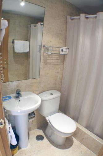 Hostal Santa Cruz - image 12