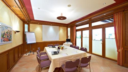 Hirsch Hotel - image 5