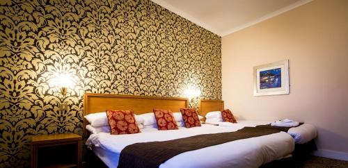 Best Western Queens Hotel Ideally located in the prime touristic area of Dundee City Center, Best Western Queens Hotel promises a relaxing and wonderful visit. The property features a wide range of facilities to make your sta