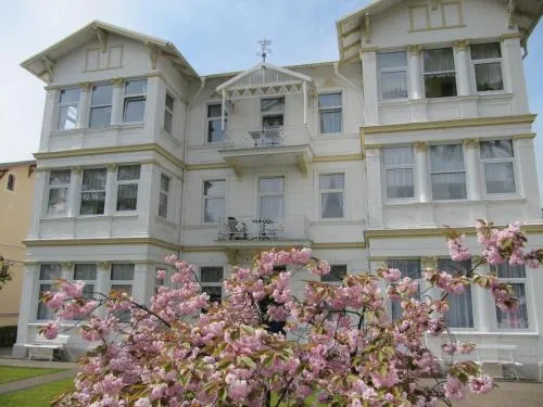 Haus Feldmann - direkt an der Promenade in Ahlbeck, Deutschland