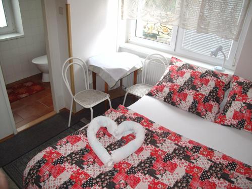 1 queen bed