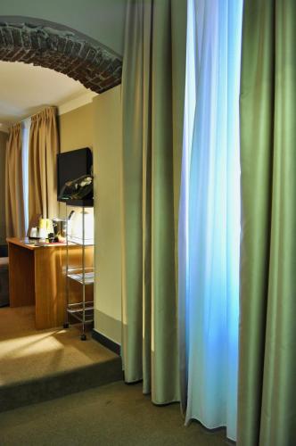 Deluxe Double Room image 10