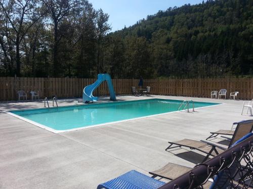Swimming pool, Motel Le Riviera in La Malbaie (QC)