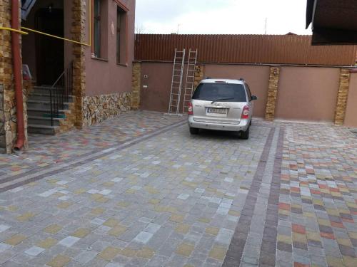 Guest House Zhanna - image 2