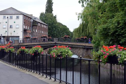 Riverside Mews