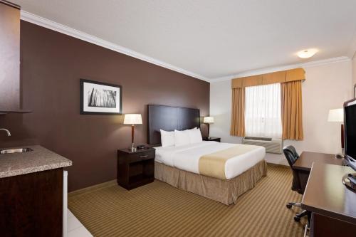 Ramada by Wyndham Cold Lake Room Type - King Room - Disability Access - Non-Smoking