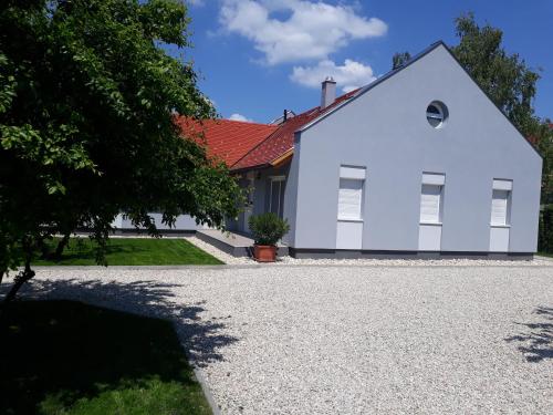  Mint Otthon Vendégház magánszálláshely, Unterkunft in Csopak